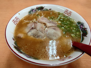 広島のラーメン店「つばめ」のラーメン。