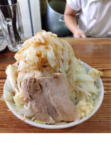 ら・けいこ本店のボリュームのあるラーメン。